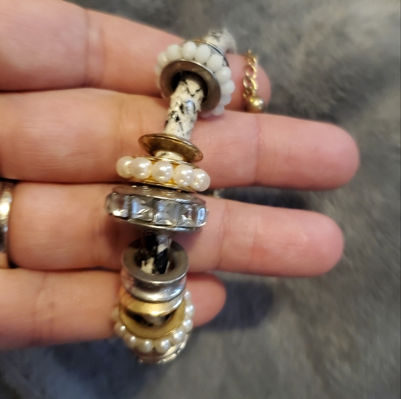 Designer Snakeskin crystal and pearl beaded bracelet - Picture 3 of 6